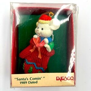 Enesco Smallwonders "Santa's Comin' " 1989 Christmas ornament mouse stocking
